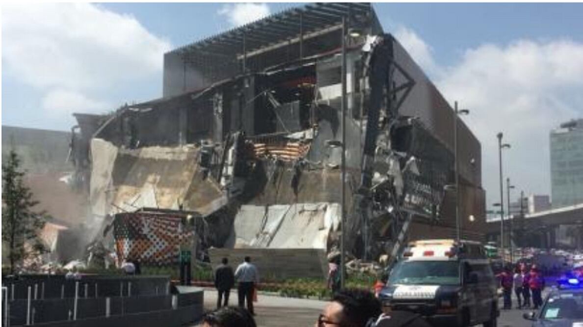 Se derrumba estructura de Plaza Artz Pedregal