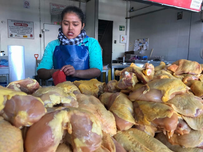Cae venta de pollo, res y cerdo