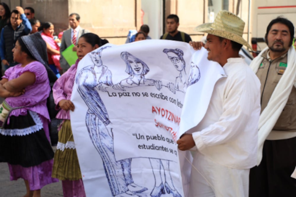 Se hacen presentes con dos reducidas marchas