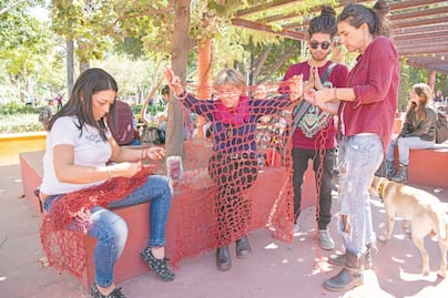 Colectiva Hilos te invita a tejer