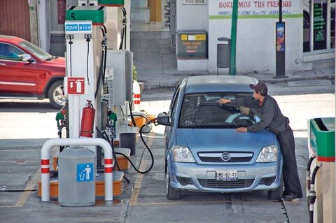 Exigen detener apertura de gasolinera