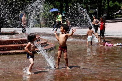  Fuente de la Alameda se convierte en chapoteadero