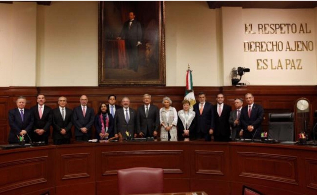Sin declaración, concluye reunión de AMLO con ministros de la Corte