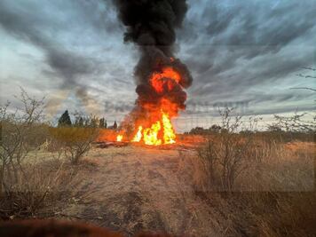 Atienden incendio en toma clandestina de hidrocarburo en El Romeral, Corregidora