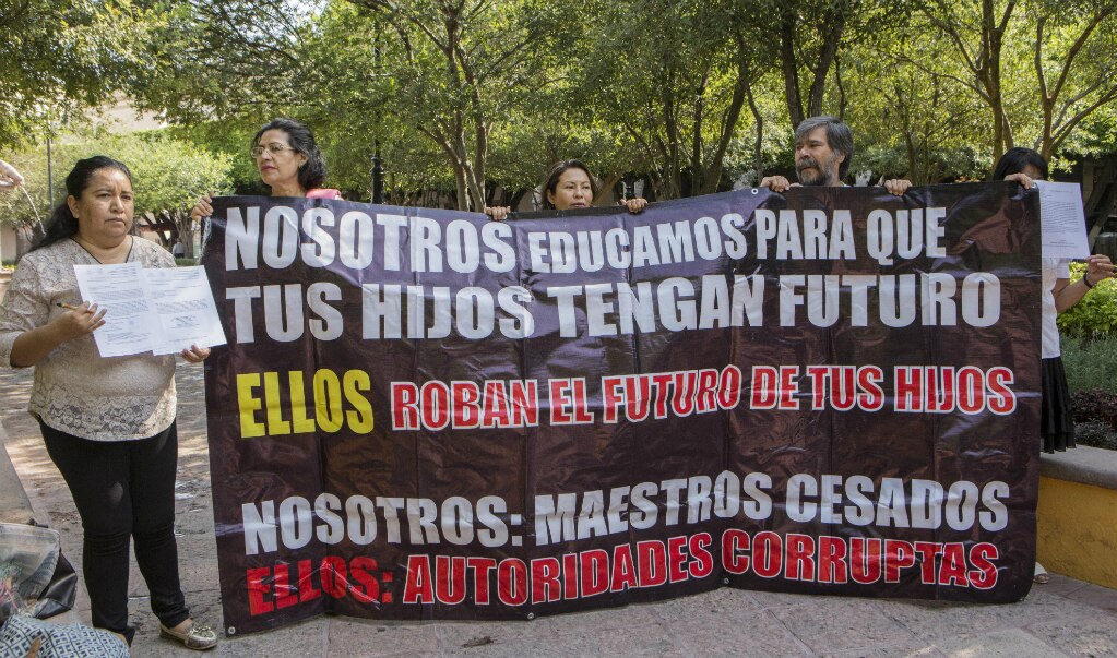 Maestros cesados piden diálogo al gobernador