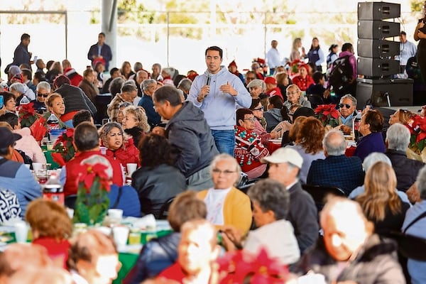 Adultos mayores disfrutan de grata posada