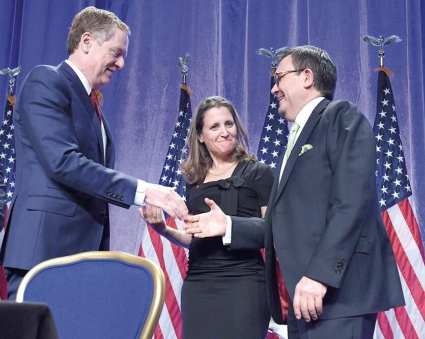 Robert Lighthizer, de EU: Chrystia Freeland, de Canadá, e Ildefonso Guajard o, de México, antes de iniciar la primera ronda de renegociación del TLCAN. FOTO: LENIN NOLLY. EFE