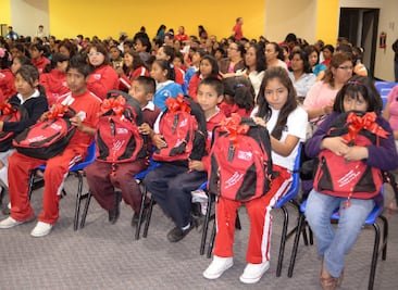 Entrega DIF apoyos de programa AMA