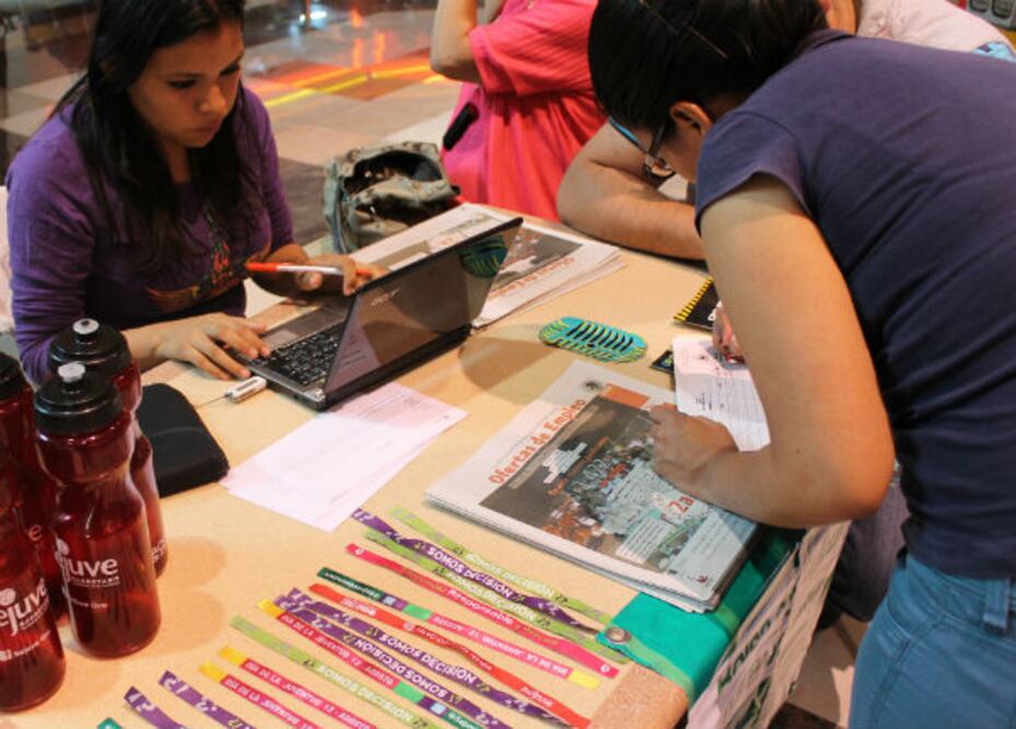 Llevan bolsa de trabajo a la UNAM