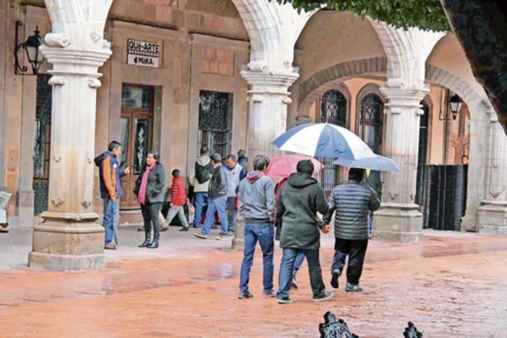 Bajas temperaturas y lluvias continuarán