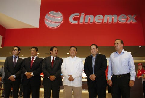 Inauguran complejo de cines en SJR