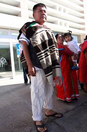 Ofrecen apoyo a artesanos triquis