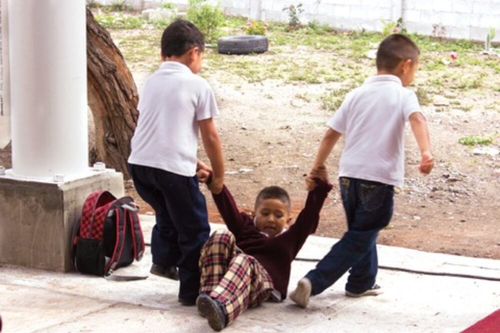 Propone DDHQ indemnizar a víctimas de acoso escolar 