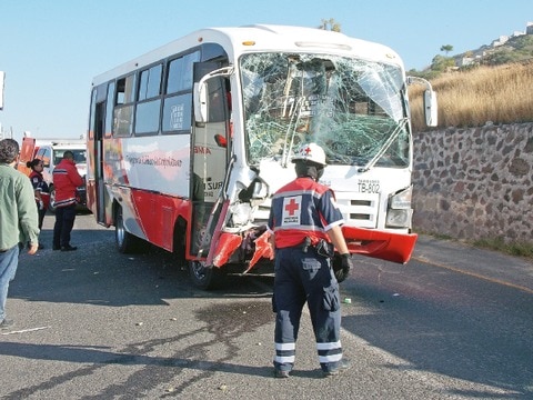 Choque deja 4 personas lesionadas