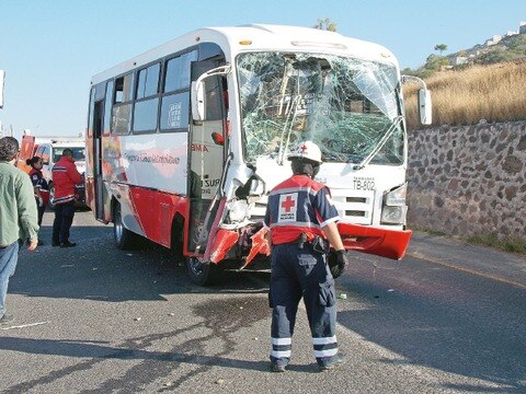 Choque deja 4 personas lesionadas