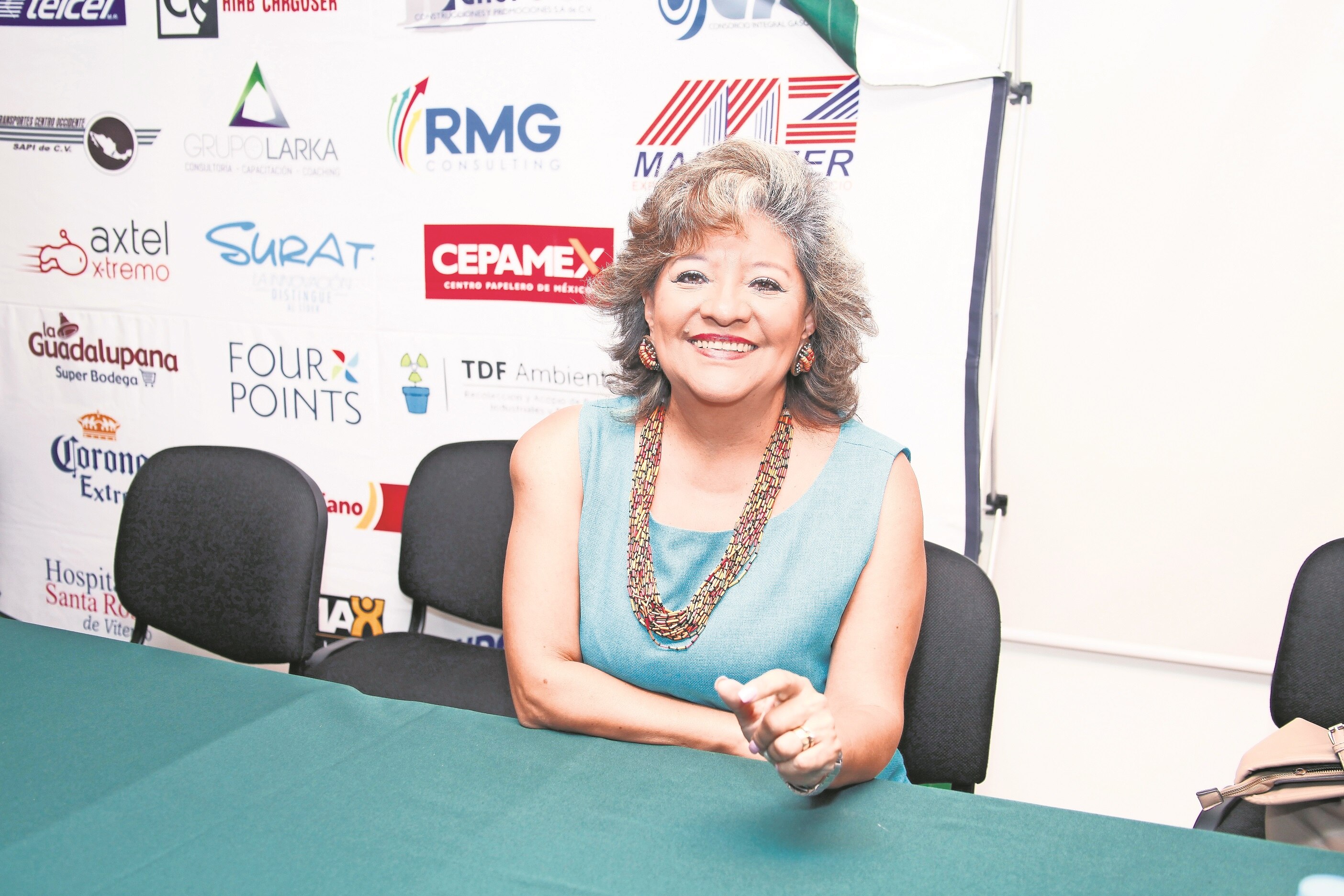 Disminuye 30% el número de viajes al extranjero