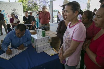Entregan focos ahorradores en Corregidora