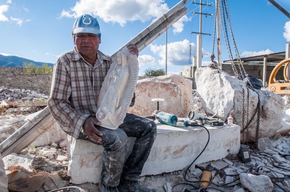Marmoleros. Embellecen las sepulturas