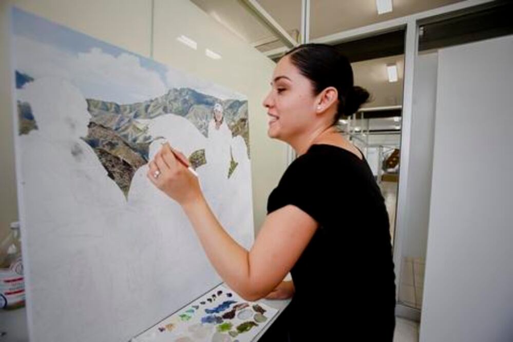 Adriana Luna pinta a la UAQ