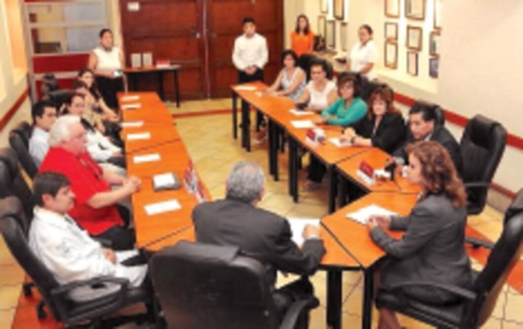 Firman convenio para servicios médicos