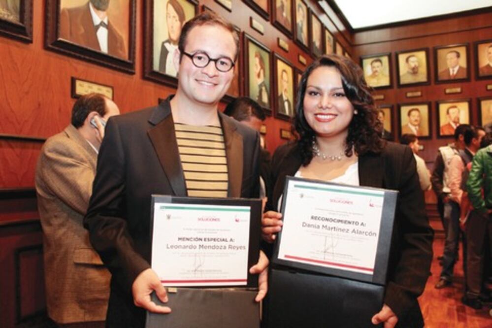    Galardonan compromiso de jóvenes 