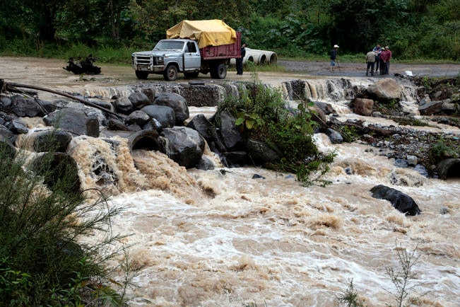 Daños menores por Franklin;  autoridades levantan alerta