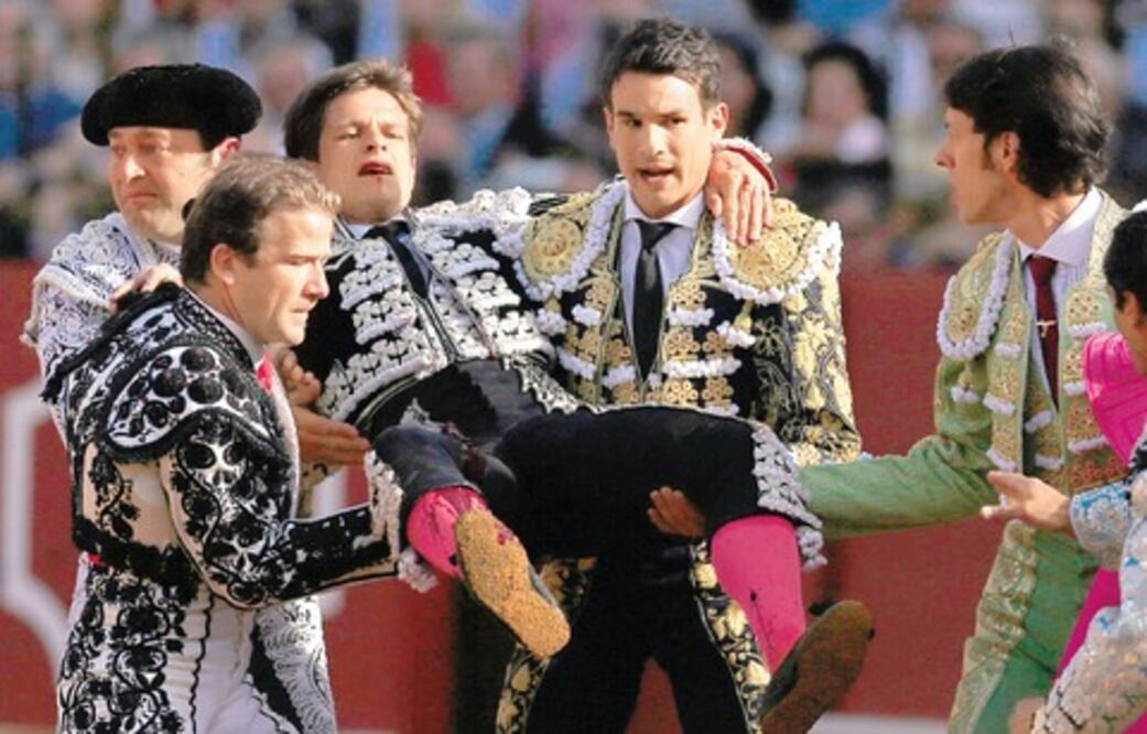 “El Juli”, grave tras sufrir cornada en Sevilla