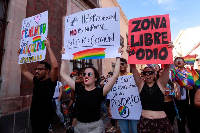 Comunidad LGBTTTI+ va contra la intolerancia