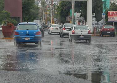 Lluvia provoca caos vial en la ciudad