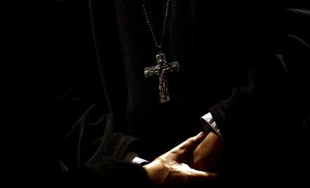 Venezuela gira orden de aprehensión contra exsacerdote mexicano por abuso sexual de un menor