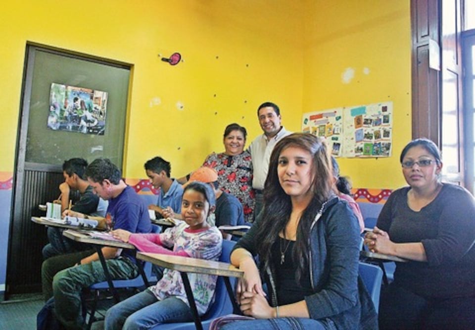 Atiende el INEA rezago educativo 