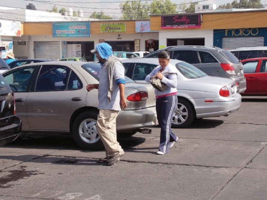 Mercado uniformará  a  los cuidacoches   