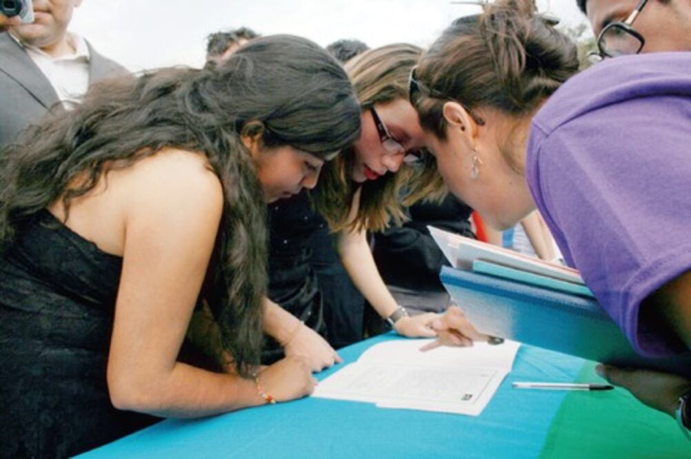 Analizan derechos por unión de parejas gay