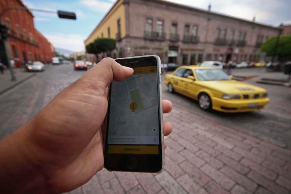 Advierten que quienes operen ilegalmente serán sancionados con multas que alcanzan los 64 mil pesos, además de la remisión de las unidades al corralón (ARCHIVO EL UNIVERSAL)