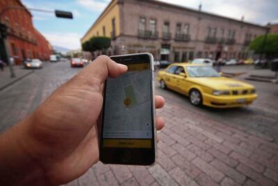 Regula IQT seis plataformas de servicio de taxi ejecutivo