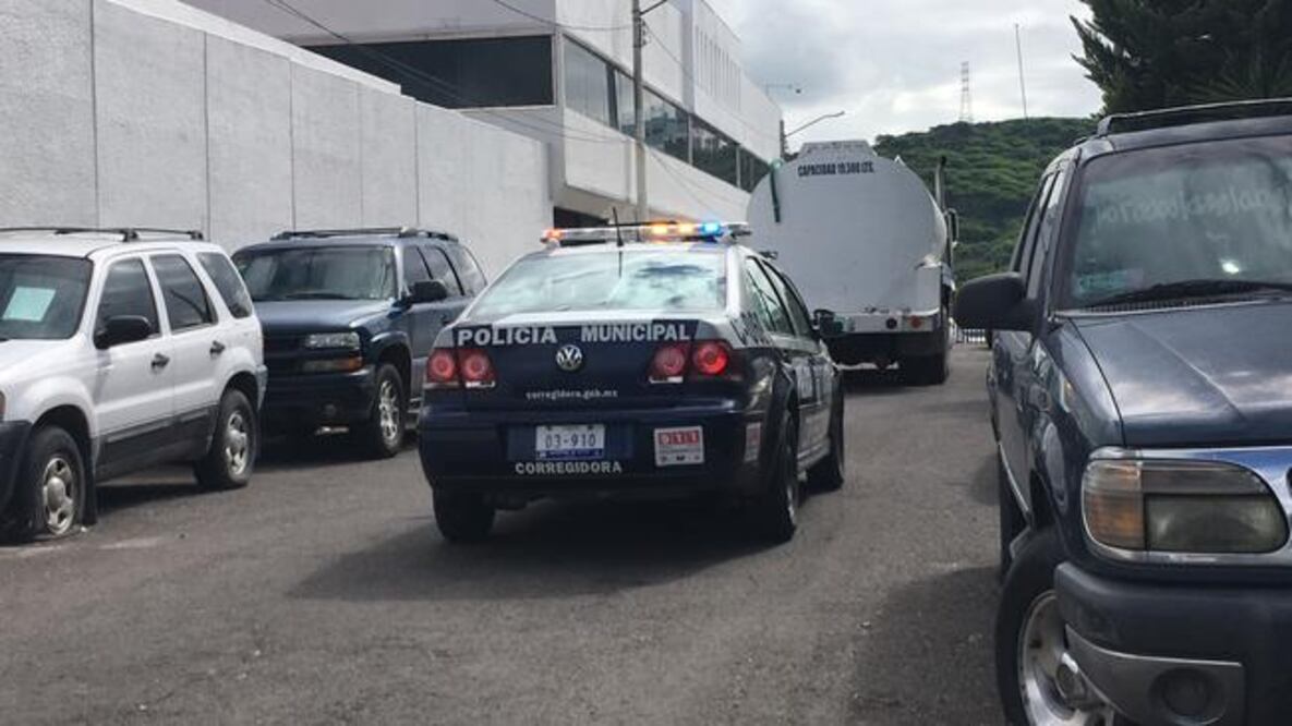 Autoridades implmentaron un operativo para localizar las dos pipas cisternas, las cuales fueron aseguradas en las inmediaciones del municipio de Corregidora. (RAFAEL VIGIL. EL UNIVERSAL)