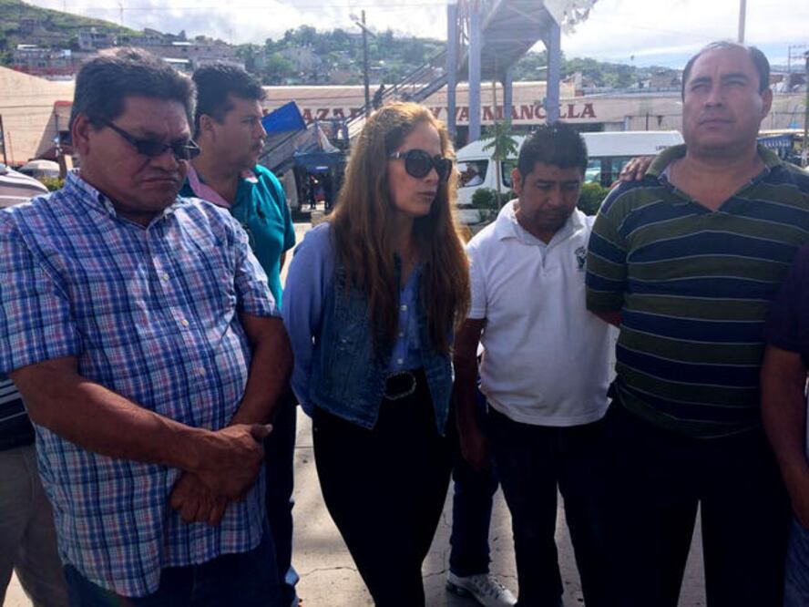 Nybia Solís (izq.) advirtió que se implementará un operativo para revisar a los agentes de Ahuacuotzingo (FOTO: ESPECIAL)