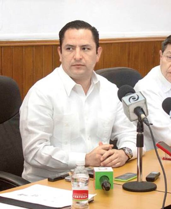 Pineda cuestiona amparos