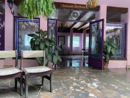 “Ya habíamos secado cuando volvió el agua”; hotel ya no tiene para pagar la nómina 
