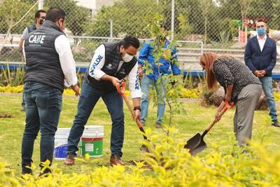 Luis Nava entrega rehabilitación del parque de La Loma IX