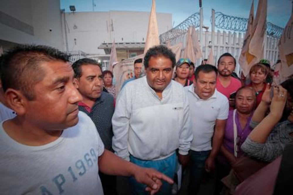 Chocan PRI y PAN por acusación de motín