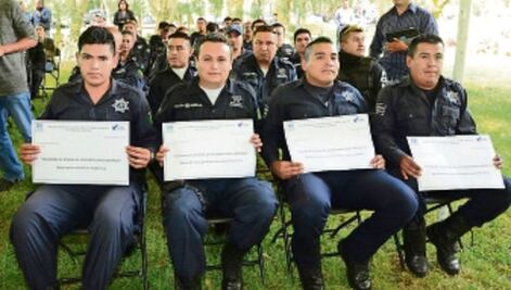  Otorgan  apoyos por 2.4 mdp a policías 