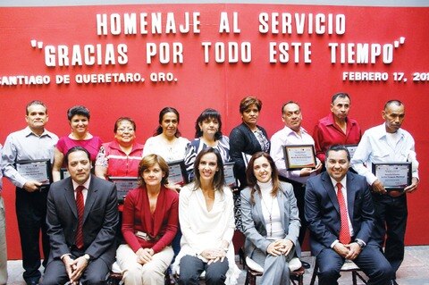 Se jubilan en DIF 10 empleados