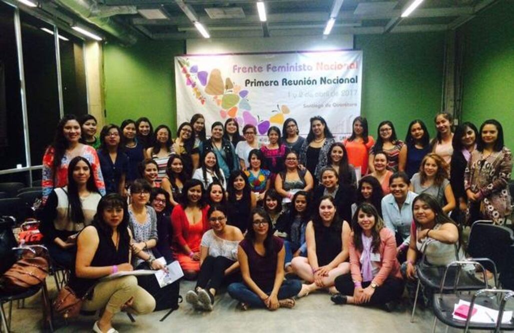 El Frente Feminista Nacional nació sin afiliación partidaria y sus integrantes están a título personal, a pesar de que algunas de las feministas militan en diversos partidos políticos y muchas otras son apartidistas. (ESPECIAL)