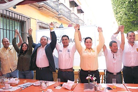 Ofrece Camacho optimizar servicios de salud