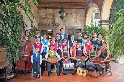 Contrabajo piccolo llena de armonía su niñez