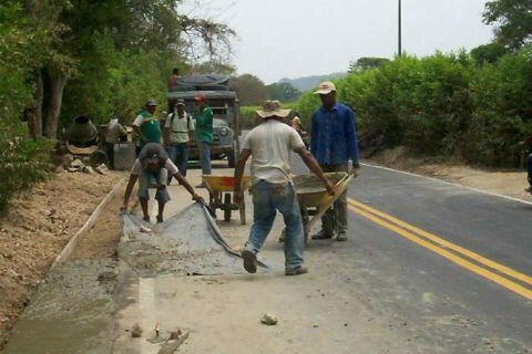 Supervisan ampliación de carretera a la Sierra