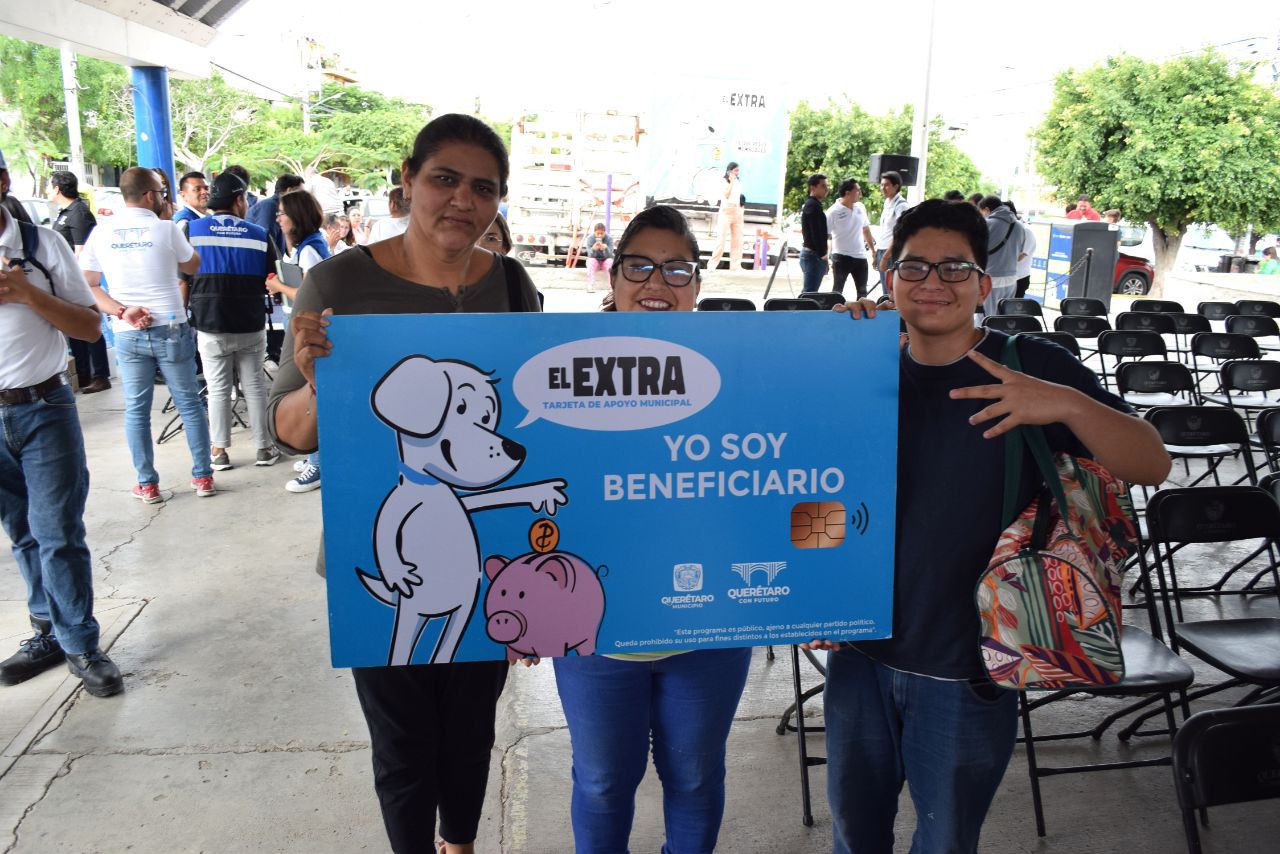 Entregan 300 tarjetas del programa "El Extra" en la delegación Félix Osores Sotomayor