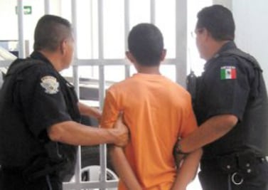 Detienen a robachicos por denuncia 