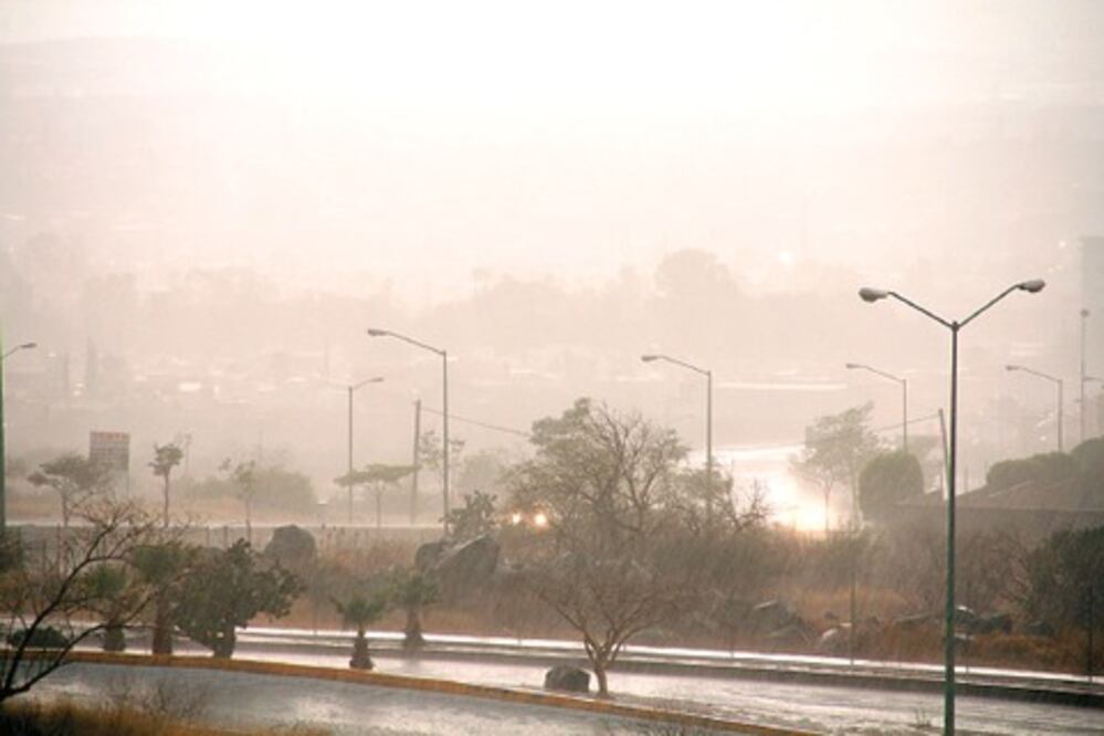 Aguaceros afectan a Carrizal
